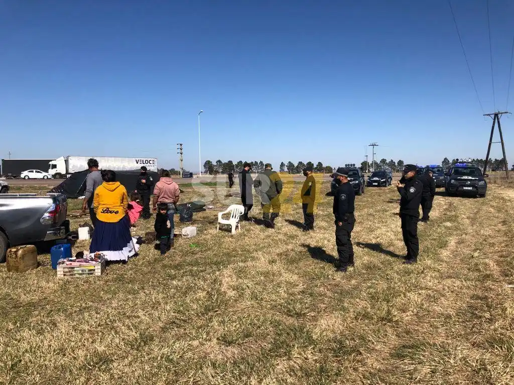 Rufino: desalojaron a Gitanos de un asentamiento irregular en Rutas 7 y 33