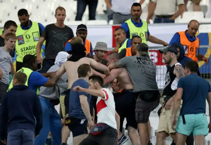 La UEFA podría descalificar a Rusia e Inglaterra