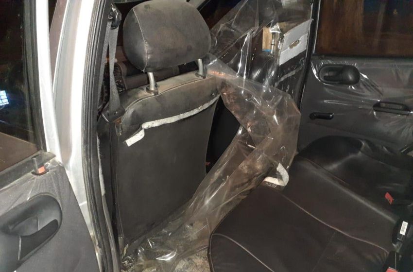 Un hombre ebrio y violento destrozó un remis