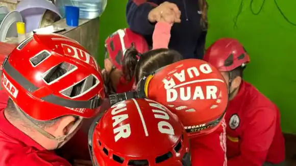 Córdoba: una bebé de dos años quedó atrapada en un secarropas y fue rescatada por bomberos