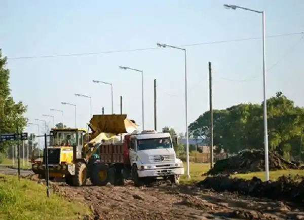Se retomó la pavimentación del camino al Hospital Manuel Belgrano