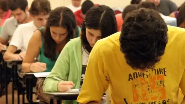 Brasil ya duplica a la Argentina en cantidad de graduados universitarios por habitante