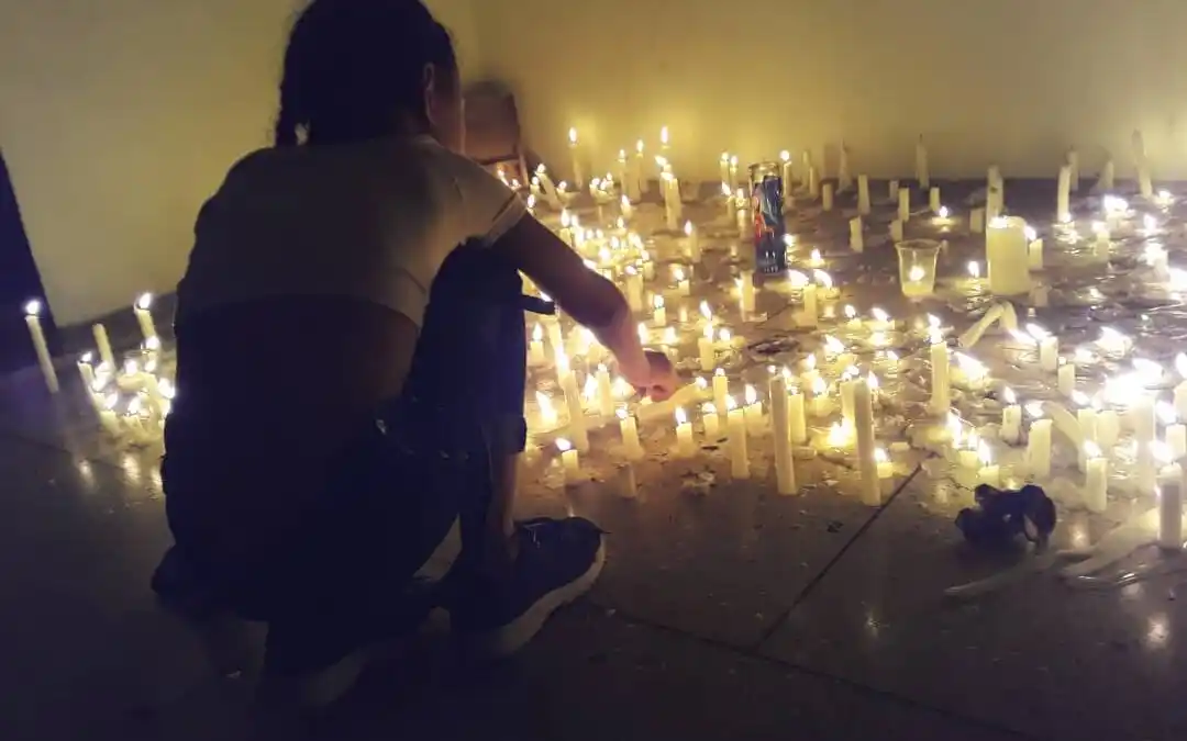 DESGARRADORAS DESPEDIDAS: las tres partidas físicas más difíciles que han pasado los venezolanos en el 2020