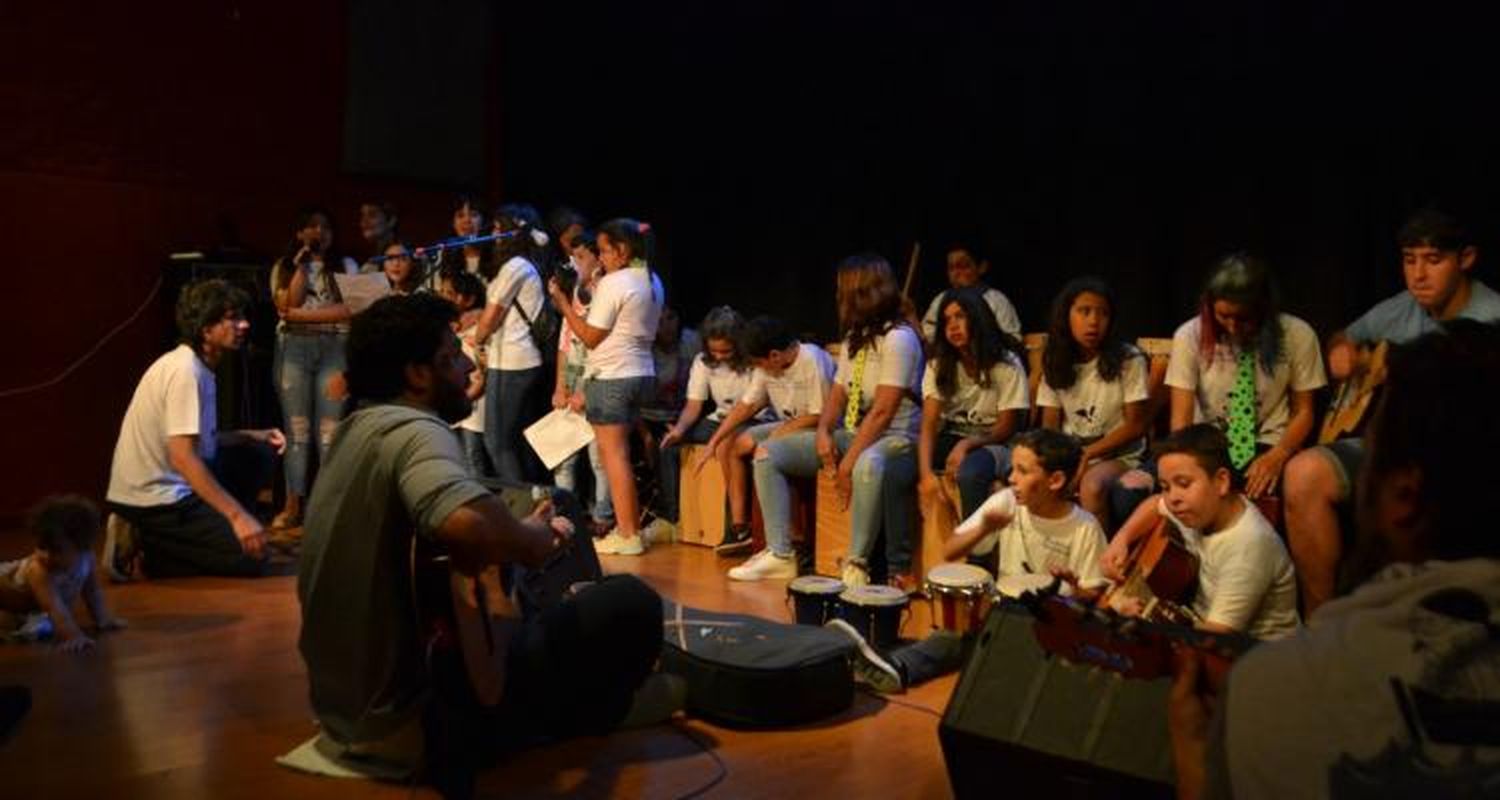 Musica Esperanza Vuelta de Obligado toca en el CCK con León Gieco y Miguel Ángel Estrella, entre otros artistas