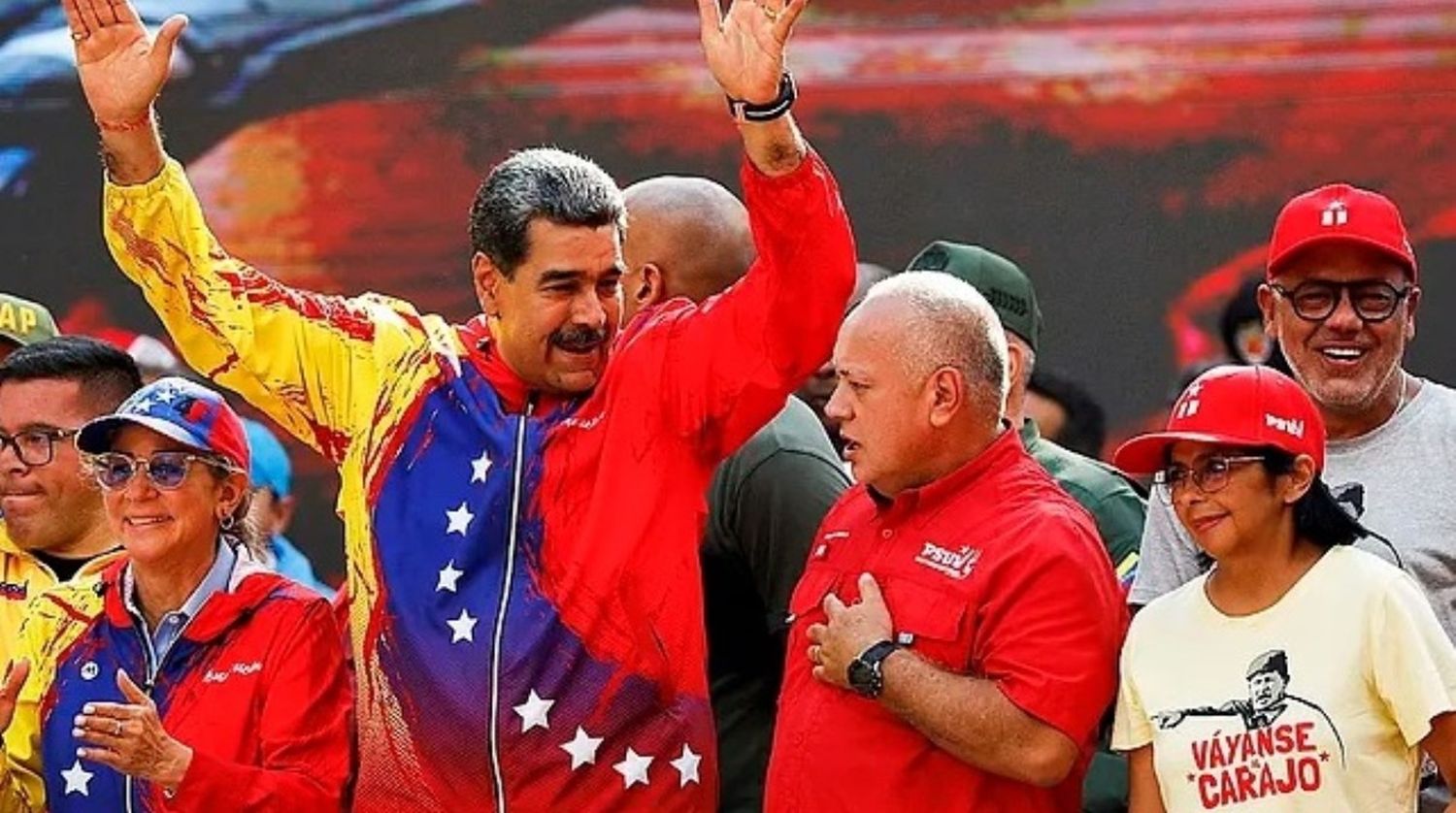 EE.UU. distribuye carteles de recompensa por captura de Maduro y Diosdado Cabello