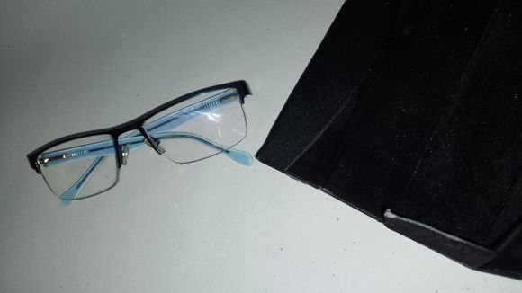Lentes encontrados en un kiosco