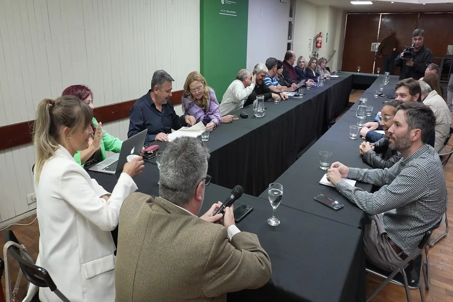 El gobierno convocó a los gremios docentes para dar continuidad a la paritaria
