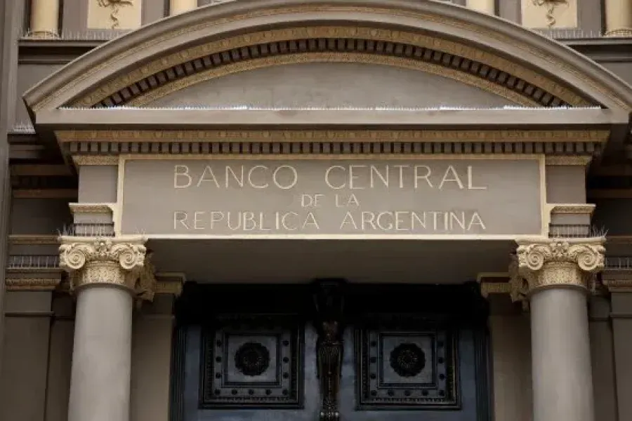 Sin anuncios económicos, el BCRA fijó medidas para el mercado de cambios