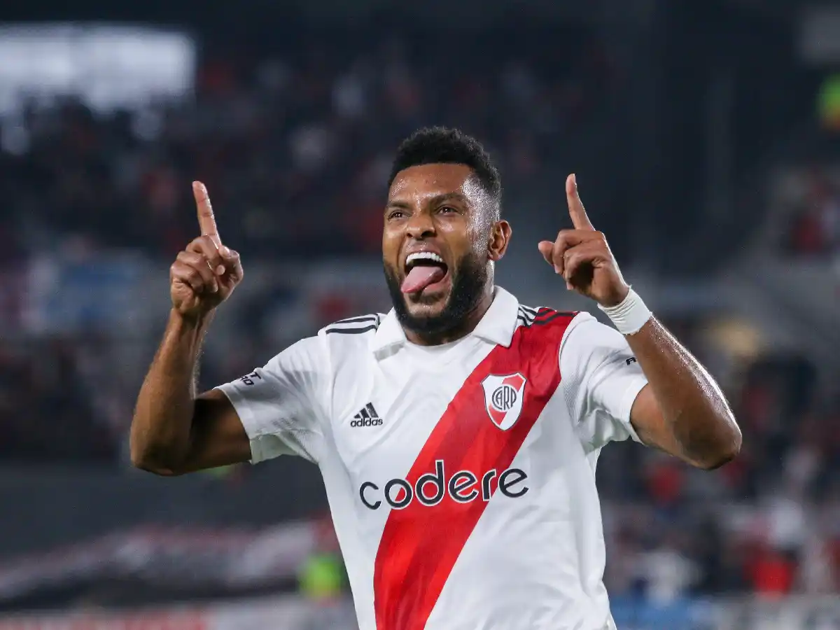 River aplastó a Estudiantes