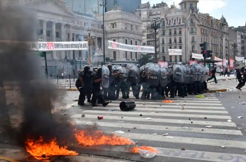 Tras los incidentes, pondrán vallas en el Senado para el debate por el acuerdo con el FMI