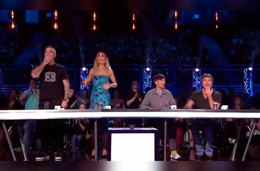 Video: la impactante caída de un participante en «The X Factor»