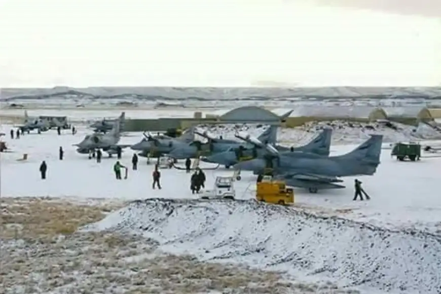 Despliegue de la Fuerza Aérea Argentina en el Teatro de Operaciones del Atlántico Sur (TOAS), custodiando el litoral patagónico durante el conflicto de 1982.