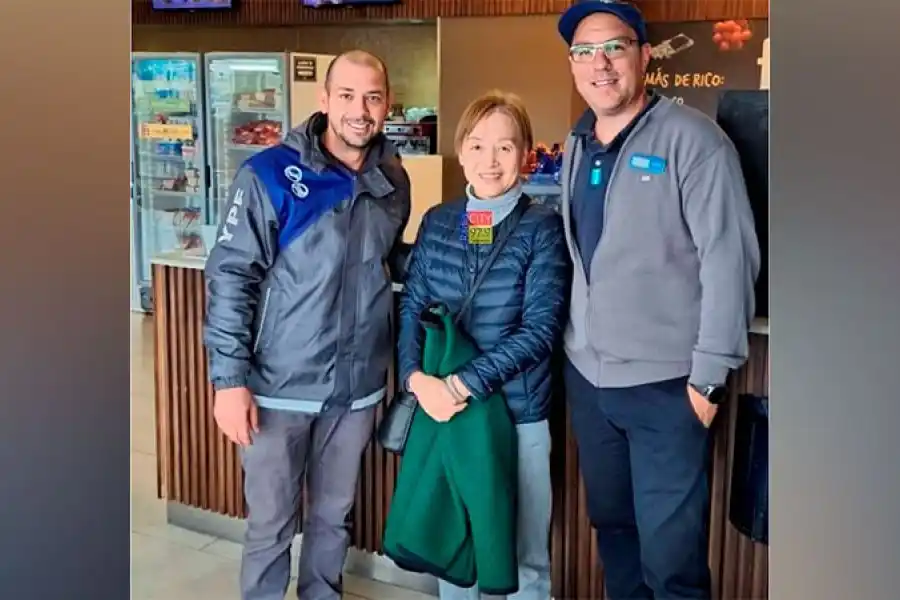 Encontraron una campera con dólares y contactaron a la dueña para devolvérsela