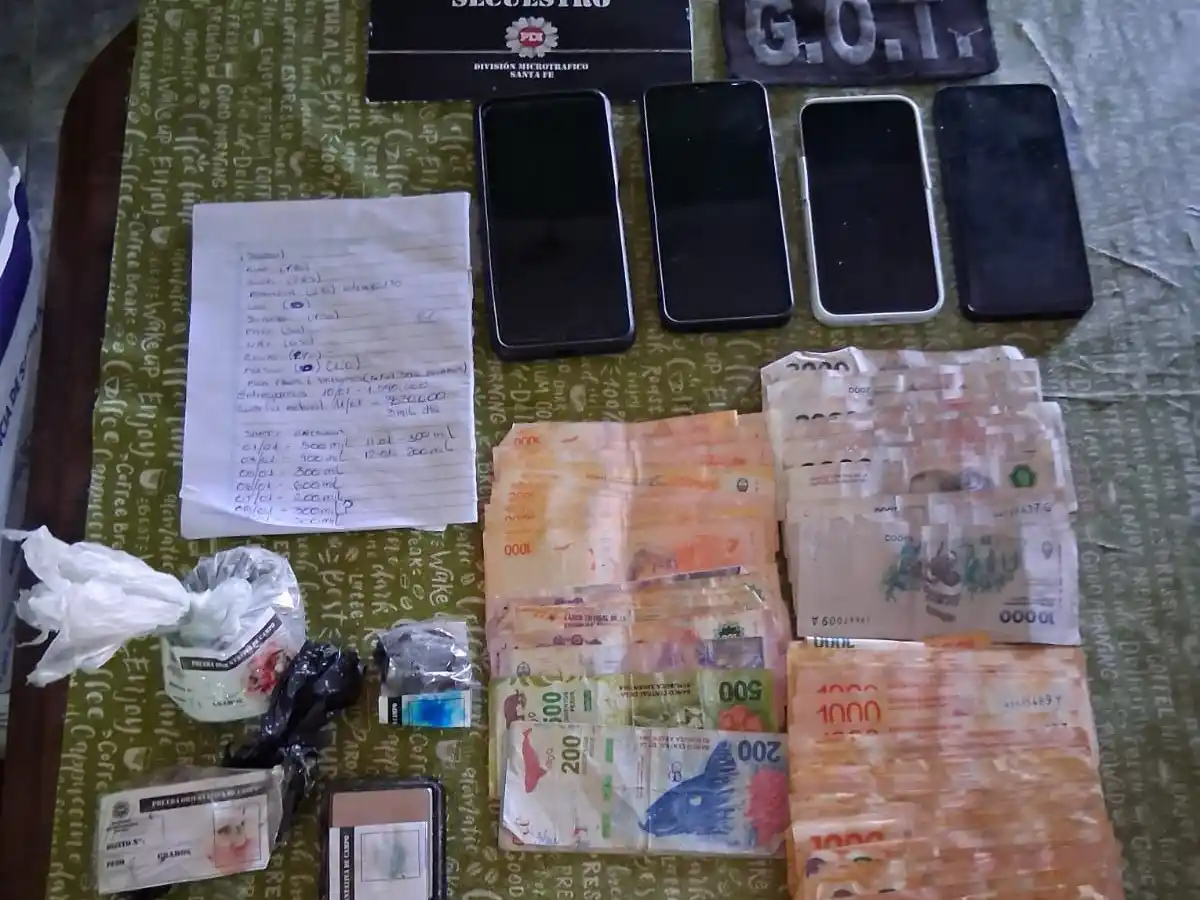 Detuvieron a dos hombres por venta de drogas en una serie de allanamientos en la región.