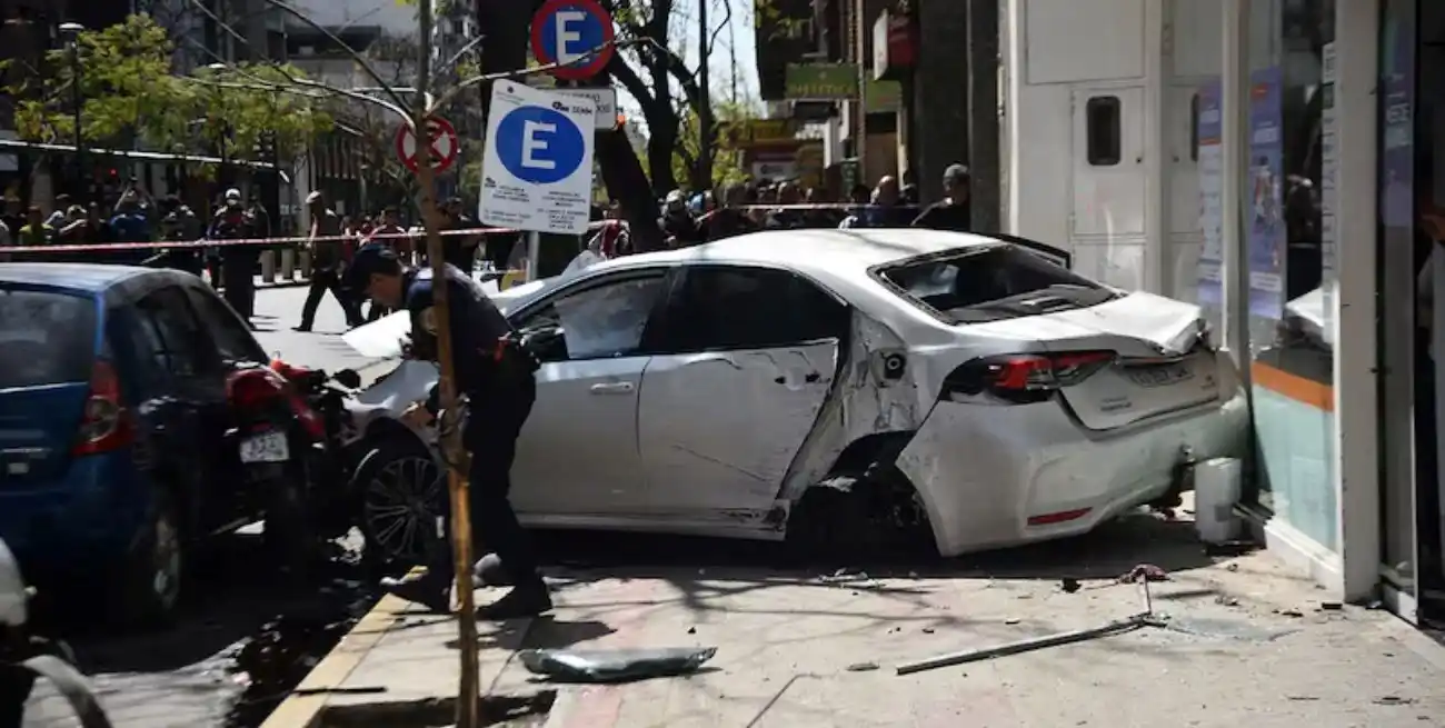 Así terminó el recorrido del conductor tras recorrer más de 300 metros fuera de control.