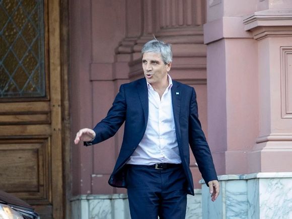 A la espera de novedades más firmes, Caputo extiende su estadía en Estados Unidos