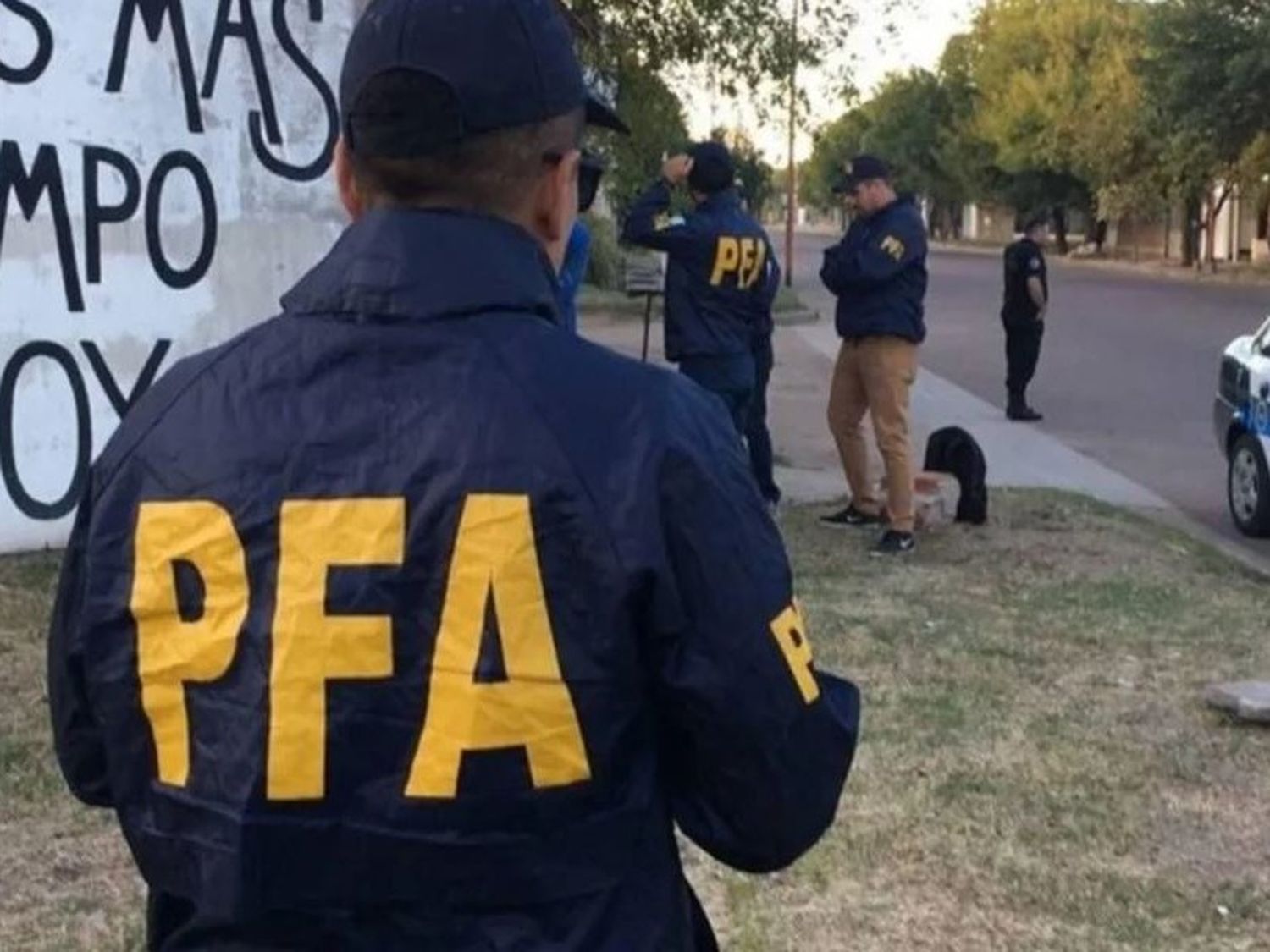 Un policía mató a un delincuente, hirió a otros dos y un menor está grave por una bala perdida