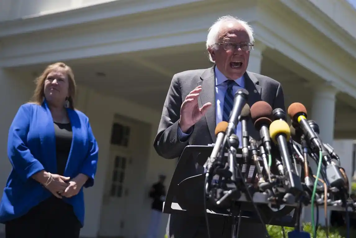 Bernie Sanders se reunió con Barack Obama