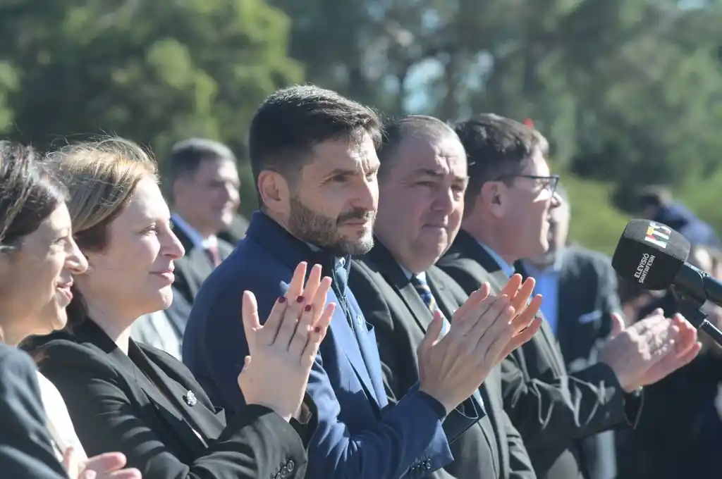 El gobernador Pullaro destacó "todo lo que representa Santa Fe en la Constitución de nuestro país".