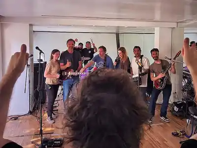 Milei ensayó con "La Banda Presidencial" antes del acto en el Movistar Arena