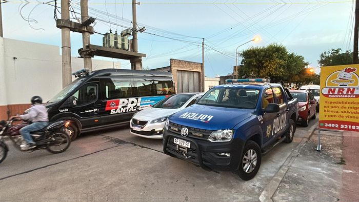 allanamiento procedimiento policia patrullero pdi 9 de julio movil policial paraná policia de investigaciones furgon - 2