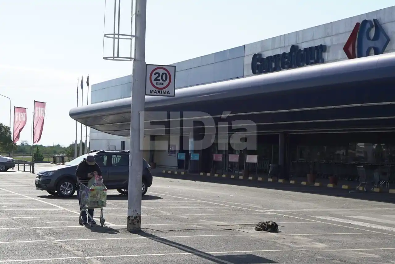 Descubrieron a un hombre robando en un supermercado y lo capturaron