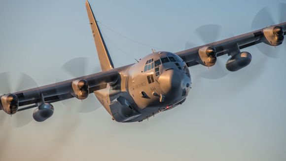 Suecia conmemora seis décadas de operación del TP 84 Hercules mientras avanza la transición al Embraer C-390