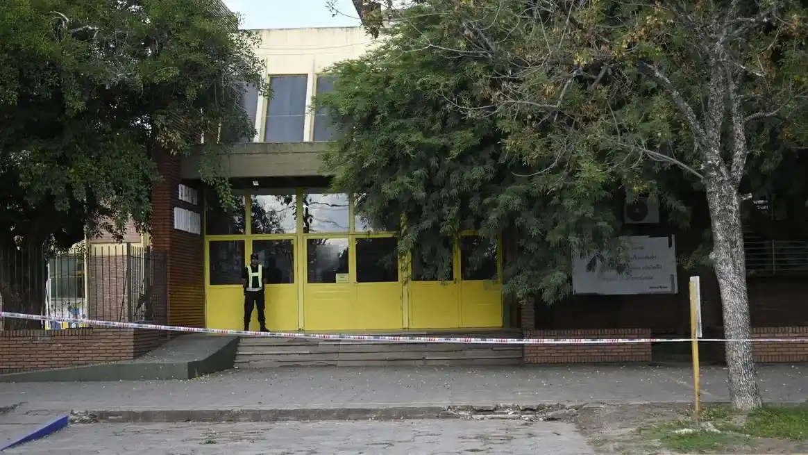 La Escuela Normal de San Cristóbal emitió un comunicado tras el violento episodio