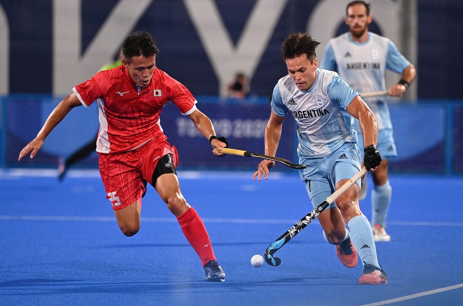 Hockey: victoria de Los Leones y sorpresiva caída de Las Leonas