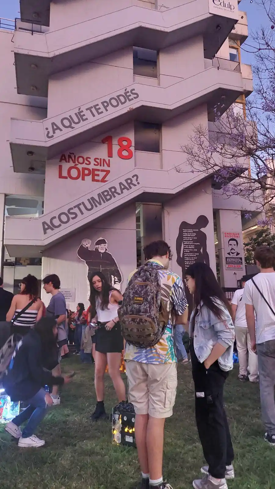 Apertura de la 7° Bienal Universitaria en el Rectorado de la UNLP.