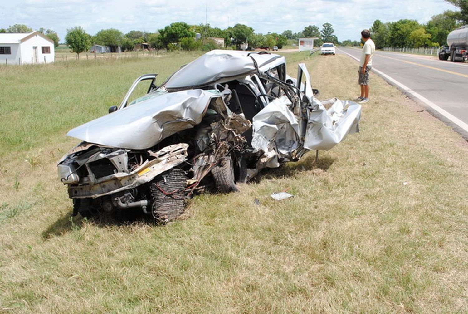 Un joven falleció y otro está grave tras un terrible accidente en Villa Elisa