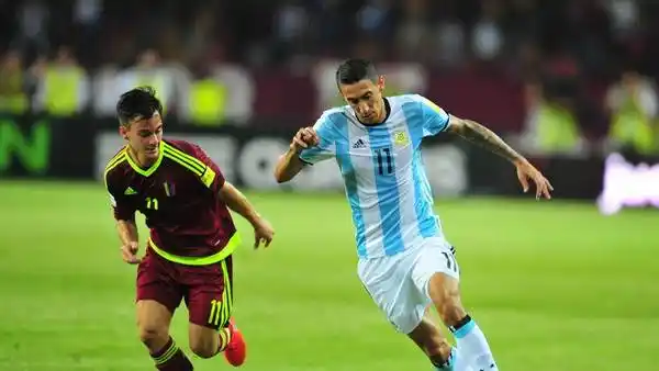 Argentina rescató un empate en Venezuela pero perdió la punta