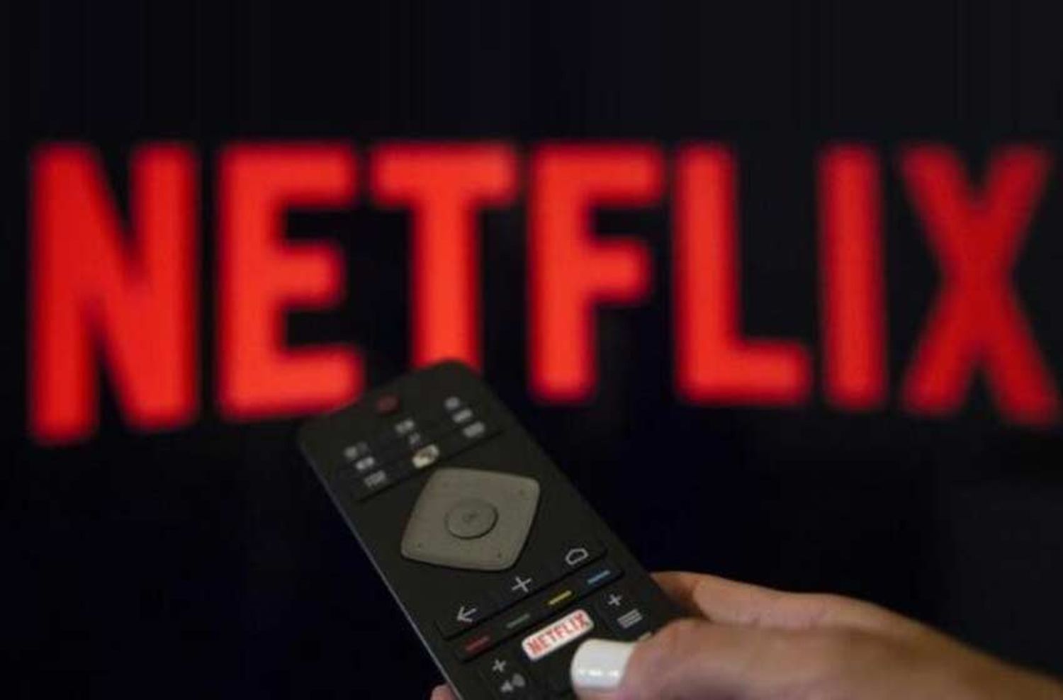 No habrá reuniones familiares, pero sí Netflix: las series y películas que llegan en agosto