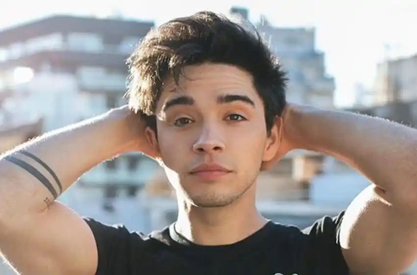 Julián Serrano demoledor en sus redes sociales contra los usuarios que lo cuestionan