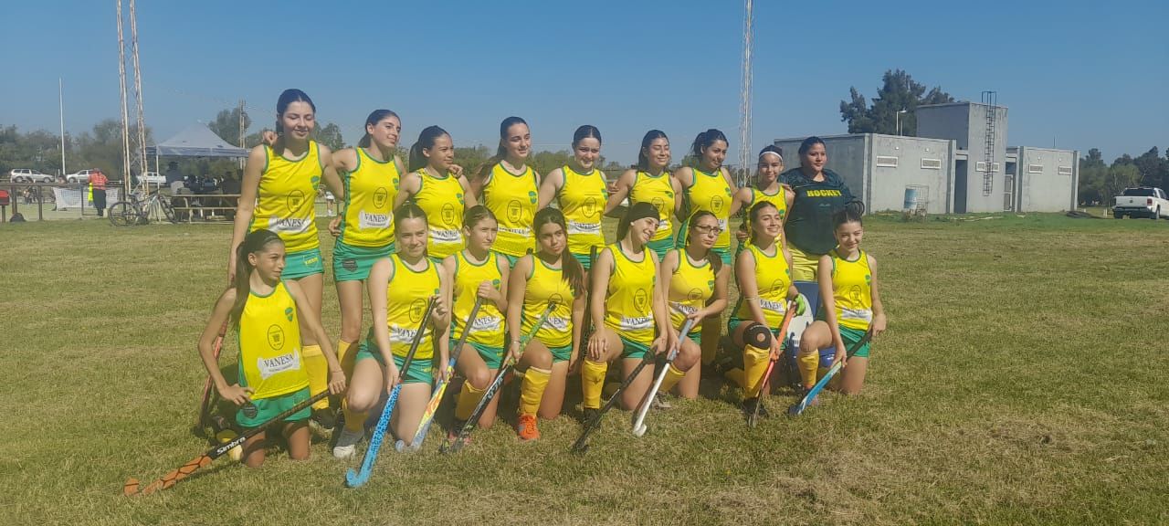 “Valentina Müller, al frente del primer equipo de hockey de Urquiza”