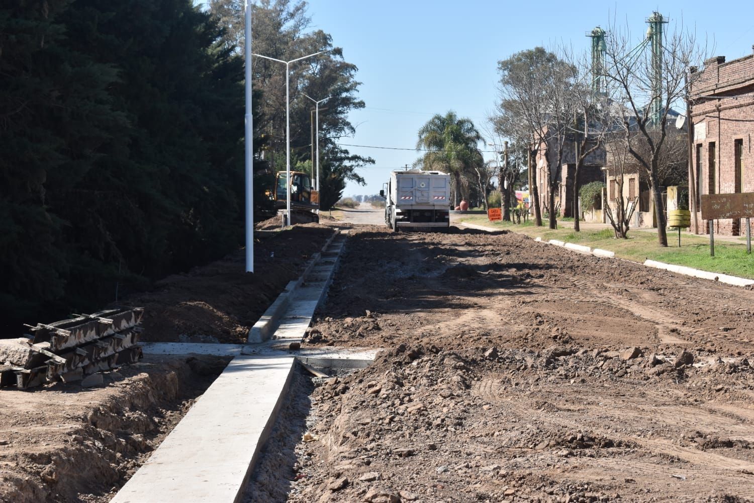 Las mejoras ya se pueden apreciar en el acceso a la localidad.