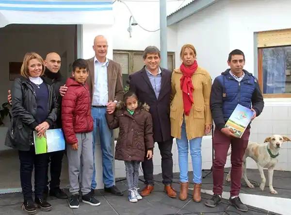 Entregaron dos viviendas