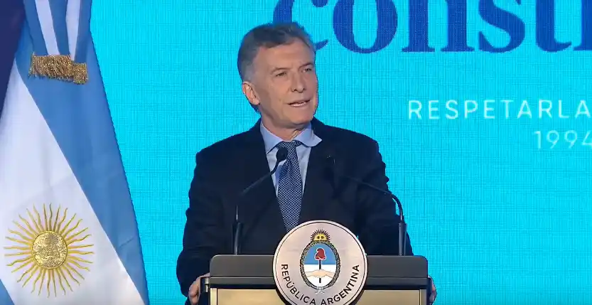 "No hay mejor manera de defender la Constitución que acatarla, no atacarla", dijo Macri a 25 años de la Reforma