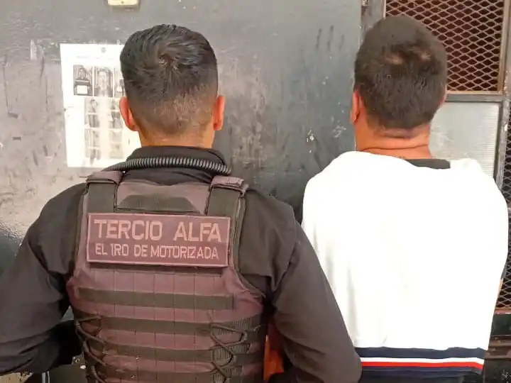 Detuvieron a dos hombres por tratar de sobornar a agentes policiales durante un procedimiento en el centro.