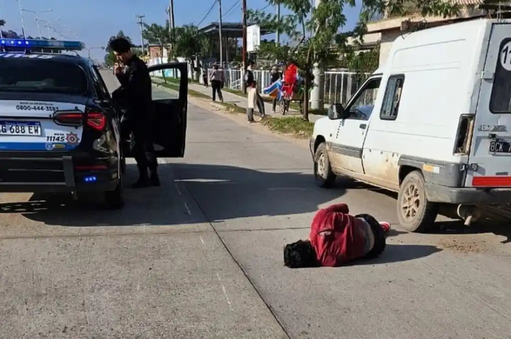 A gran velocidad y tras hacer maniobras de sumo riesgo el motociclista perdió el control del rodado y cayó estrepitosamente sobre la cinta asfáltica.