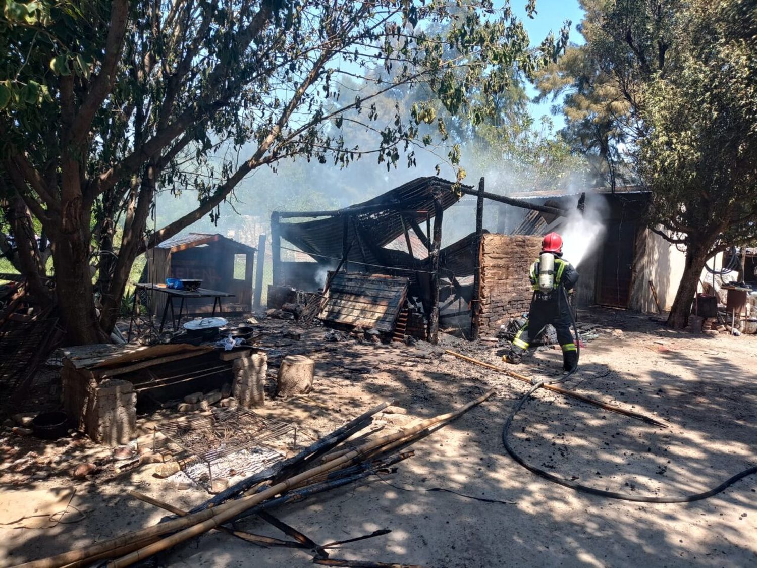 Se incendió una vivienda en la zona rural de Santa Ana