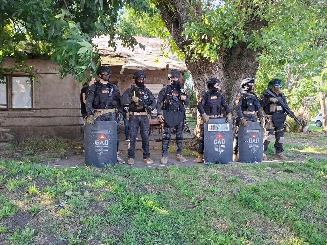 Allanamiento por violento robo a una inmobiliaria: buscan intensamente al sospechoso