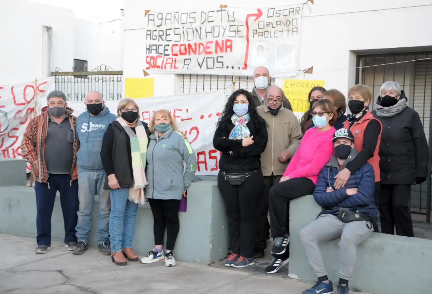 Hoy se realizará la audiencia por el posible desalojo de una familia y vecinos salieron a dar su apoyo