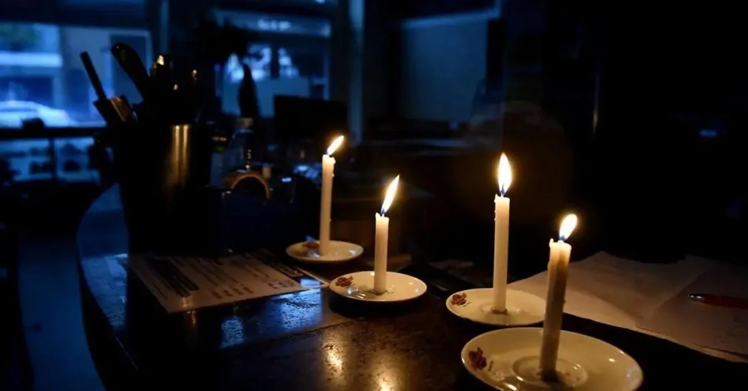 Por falta de inversiones, habrá cortes de luz durante el verano