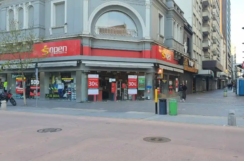 Aseguraron un alto acatamiento por el día del empleado de comercio en la ciudad