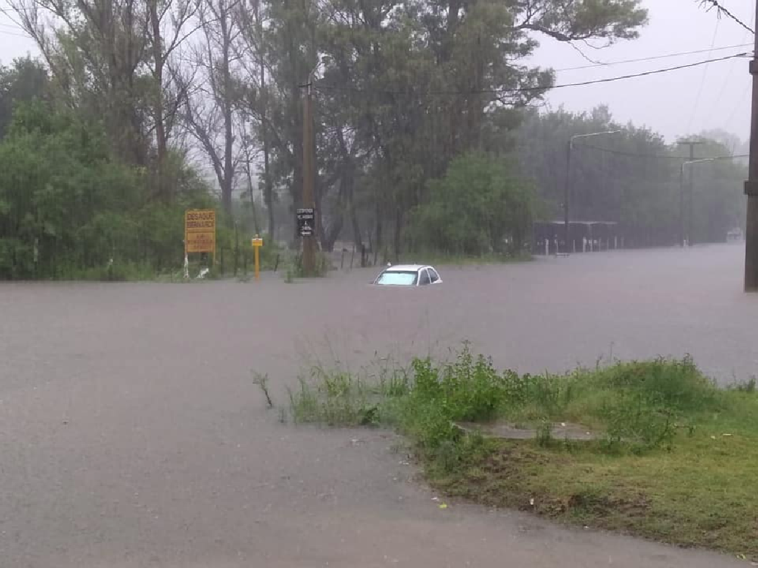 El agua complicó a Arroyito por unas horas y planean mejoras para el verano       