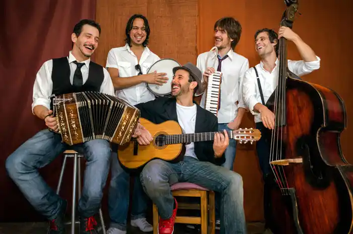 “Amores tangos” recupera la tradición de antiguas orquestas