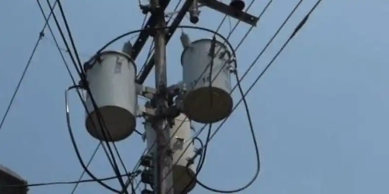 Explosión de transformadores deja sin luz a Lomas del Ávila