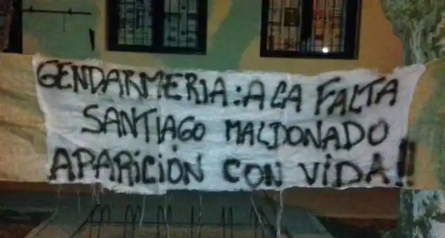 Maldonado: Colgaron una bandera en la escuela donde debía votar