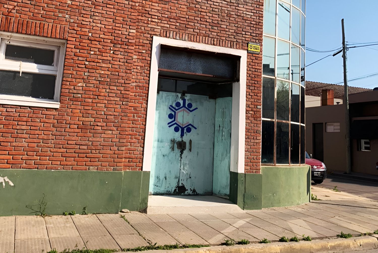 La clínica San Pedro está cerrada y sin movimiento.